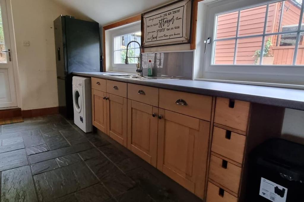 Peaceful Countryside Retreat Near Beach/Lakes Distington エクステリア 写真